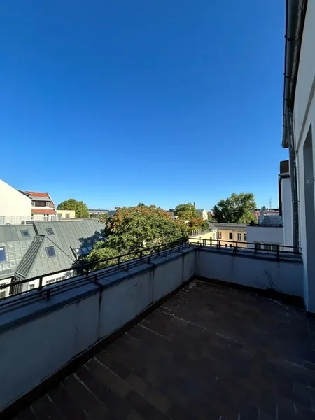 Großzügige und helle Wohnung mit großer Terrasse und moderner Einbauküche — photo 1